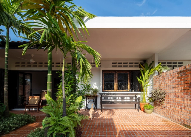 Gale’s Residence / Gibert&Tan - Exterior Photography, Houses, Door, Facade