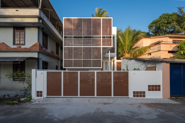 An Average City Transmute House / Ego Design Studio - Exterior Photography, Houses, Door