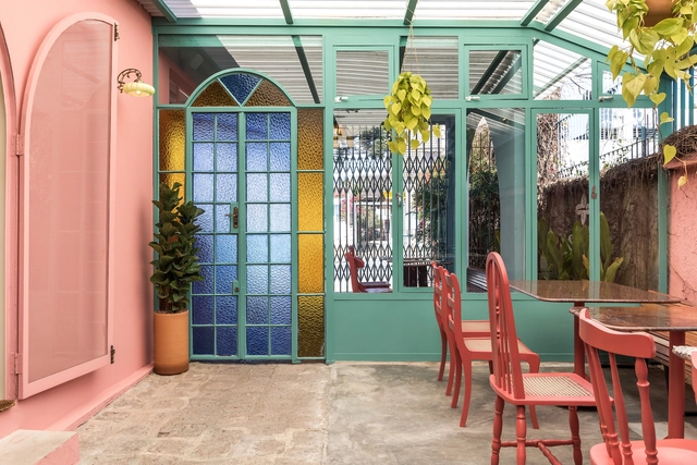 Loja e Bistrô Erva Santa  / Moca Arquitetura - Fotografia de Interiores, Armazéns, Jardim, Porta, Fachada, Arco, Cadeira, Mesa