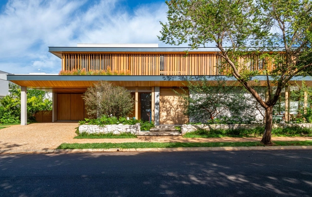 Residência Brise / Frechal Arquitetura - Fotografia de Exterior, Casas, Jardim, Porta, Fachada