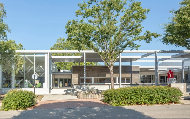 Centro Comunitário e Escola Espace 126  / Studio 02 Architectes - Fotografia de Exterior, Centro Comunitário