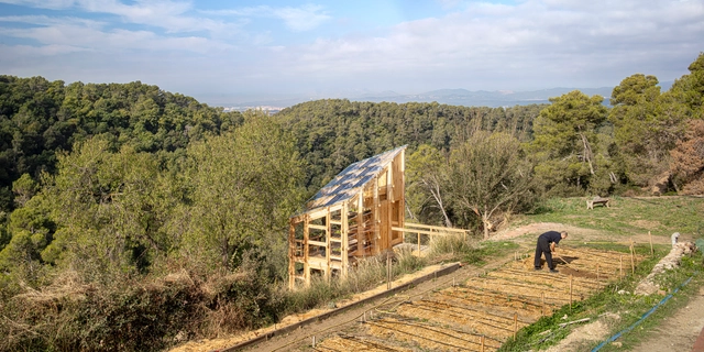 Estudiantes construyen un prototipo de invernadero ecológico, autosuficiente y escalable en Barcelona  - Imagen Principal