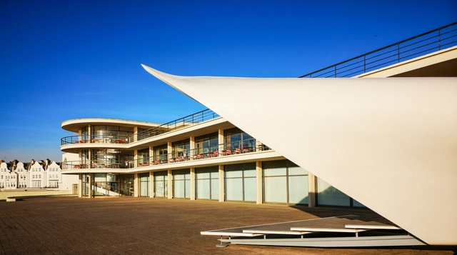 Form, Function - Freedom? Modernism, Ocean Liners, and Class - Featured Image