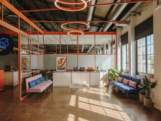 Oficinas Sauvage tv / Cosy Barcelona - Fotografía interior, Interiores De Cowork, Fijación Vigas
