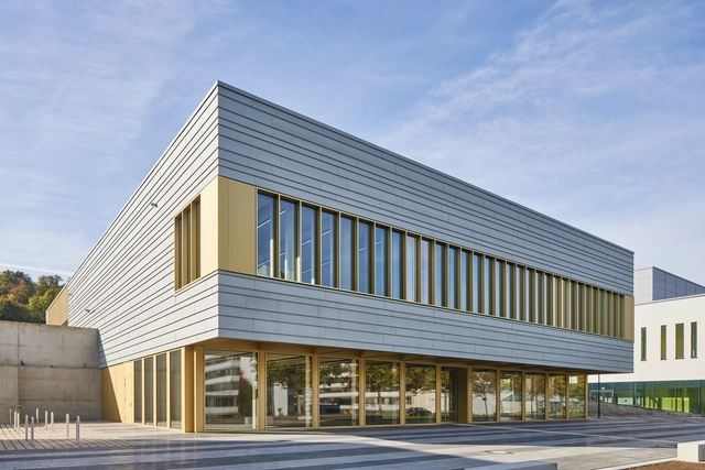 比勒菲尔德大学Y讲演厅大楼 / Behet Bondzio Lin Architekten - 建筑图, 大学, 表皮