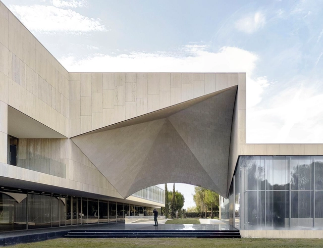 IESE escuela de negocios  / Sancho Madridejos  - Universidad, Fachada
