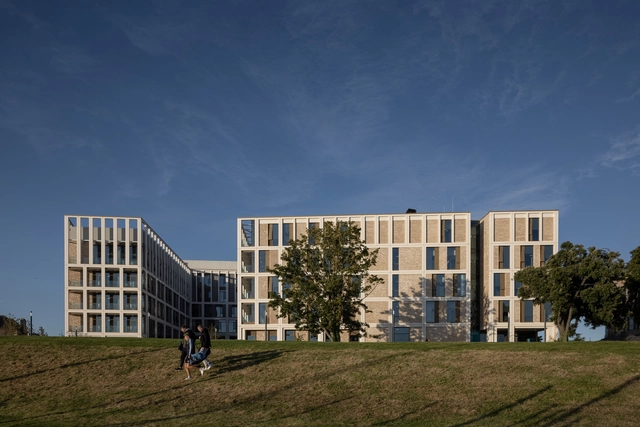 格朗戈尔曼校区的心脏，方形中央广场 / Feilden Clegg Bradley Studios - 建筑图, 高等教育设施