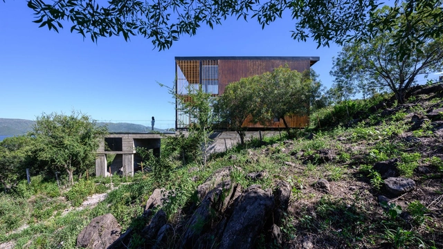 Villa Parque Siquiman 生物气候学住宅 / APS/ Pablo Senmartin arquitectos - 可持续发展
