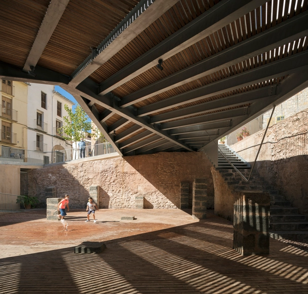 Synagogue Square in Onda / Grupo Aranea + El fabricante de espheras  + Cel-Ras Arquitectura - Interior Photography, Synagogue, Beam