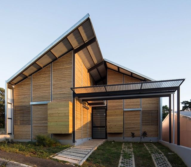 Casa de casas / YUSO - Fotografía exterior, Decoración Y Ornamento, Fachada, Puerta, Iluminación