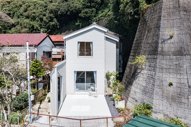House or Garden and Margin / MURAYAMA + KATO ARCHITECTURE - Exterior Photography, Renovation, Facade, Door, Stairs