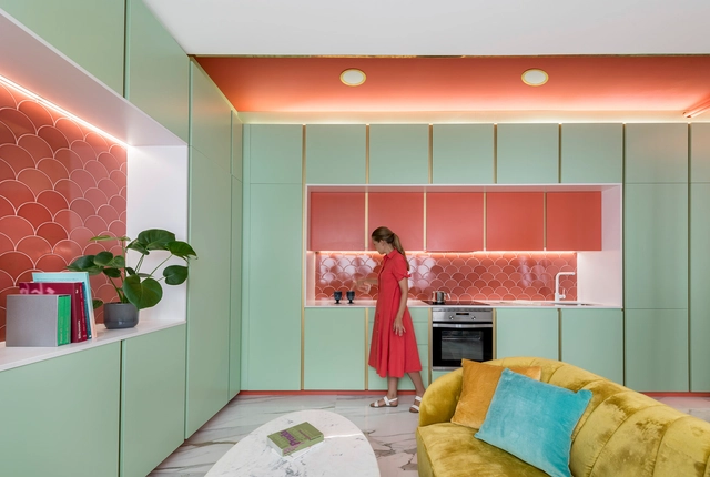 Casa en una Mercería / OOIIO Arquitectura - Fotografía interior, Decoración Y Ornamento, Cocina, Puerta, Iluminación, Encimera, Sillas