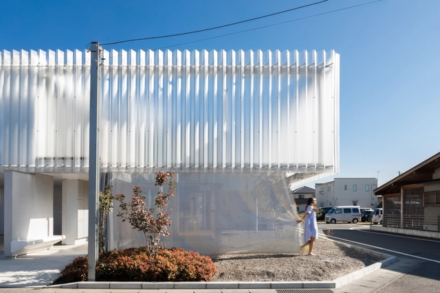 ¿Por qué usar policarbonato translúcido en fachadas de edificios? - Imagen Principal