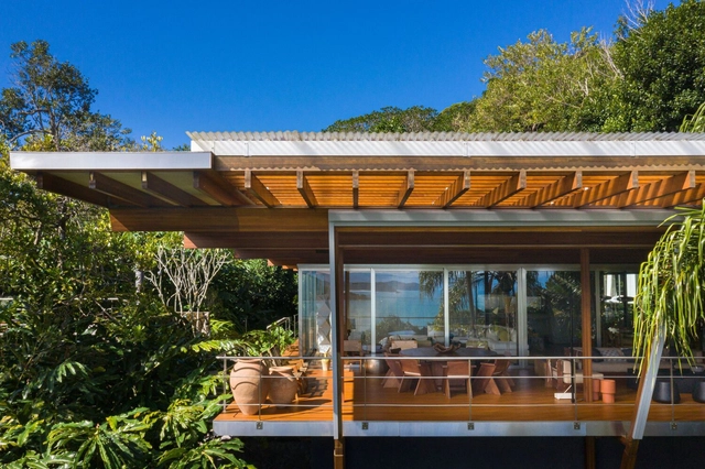 Equilíbrio entre forma e construção: conhecendo a obra de Andrade Morettin Arquitetos Associados - Imagem de Destaque