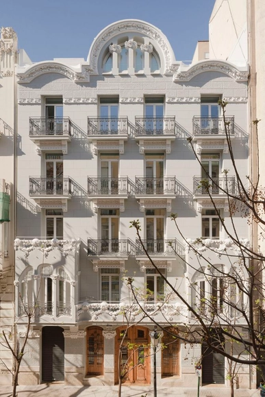 Residencial C4 / Erre arquitectura - Fotografía exterior, Apartamentos, Puerta, Fachada, Arco, Balcón