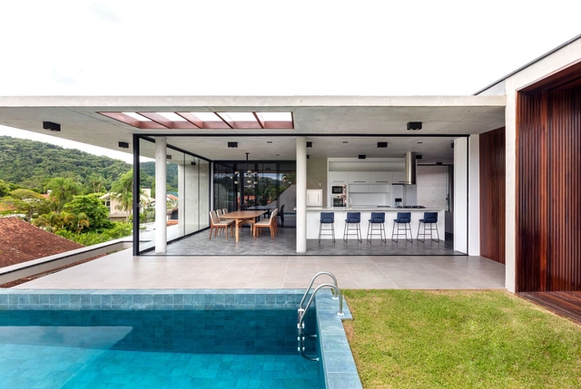 Residência S&R / VOO®  - Desenhos, Casas, Aido, Fachada, Cadeira