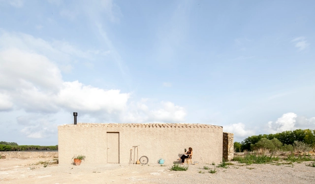 Al abrigo de un muro / Agora Arquitectura - Fotografía exterior, Casas, Fachada, Costa