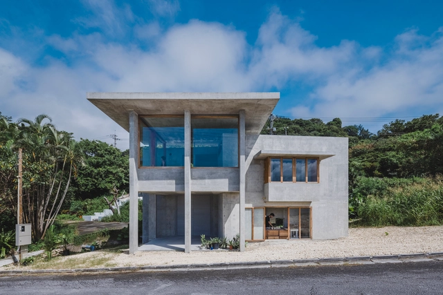 Casa em Majabaru / Studio Cochi Architects - Fotografia de Exterior, Casas, Fachada, Porta