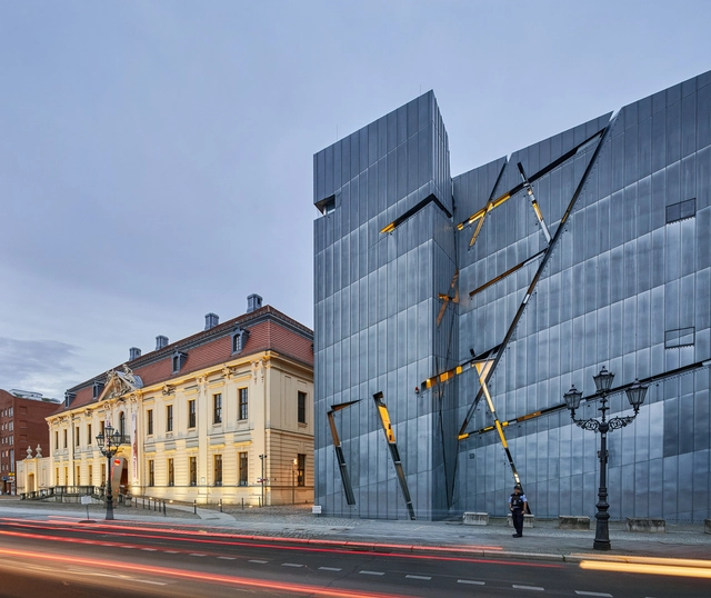 Daniel Libeskind: "Necesitamos una arquitectura de nuestro tiempo, ni nostálgica ni futurista" - Imagen Principal