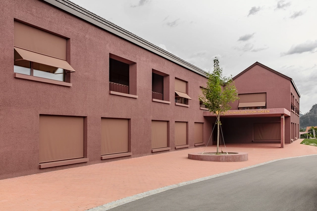 Centro educativo Frastanz Hofen / Pedevilla Architects - Fotografía exterior, Escuela Primaria, Fachada, Puerta