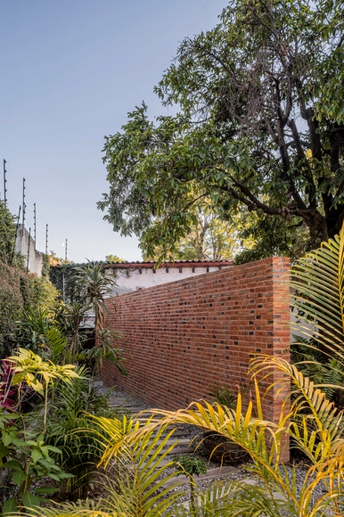 Cuernavaca Guest Bathrooms / Mario Herrera Holgado - Exterior Photography, Detail, Garden, Facade