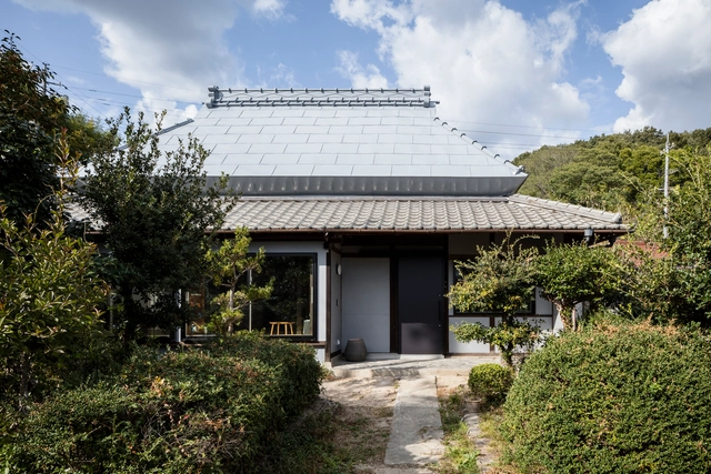 Renovation of a Minka / raumus - Exterior Photography, Renovation, Garden, Facade, Door