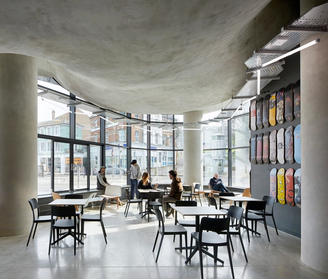 F51 Folkestone Skatepark / Hollaway Studio - Fotografía interior, Interiores Deportivos, Mesas, Sillas