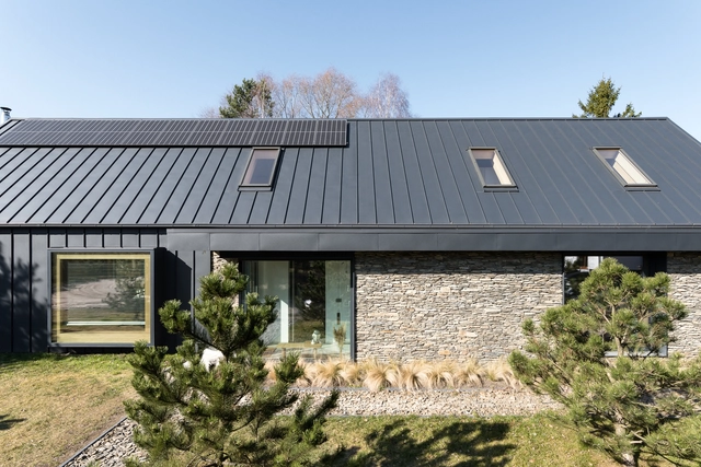 Casa Ode à Natureza / Milwicz Architekci - Fotografia de Exterior, Casas, Fachada, Porta