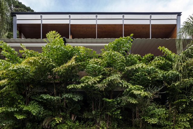Casa ER / Jobim Carlevaro Arquitetos - Fotografia de Exterior, Ampliação, Jardim, Fachada