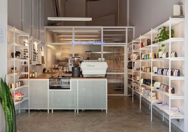 OOP Café, Loja e Torrefação / Balsa Arquitetura - Fotografia de Interiores, Renovação, Cozinha, Cadeira