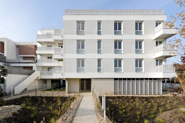 18 Unidades de Habitação Social em Valenton / Benjamin Fleury Architecte-Urbaniste - Fotografia de Exterior, Apartamentos, Fachada, Escada, Corrimão