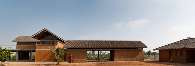 Casa de Tierra y Piedra / STUDIO MOTLEY - Fotografía exterior, Casas, Fachada, Puerta