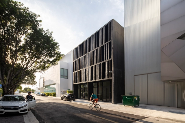 东北41街45号 / RoyalByckovas - 建筑图, 零售建筑, 表皮