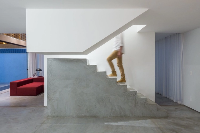 Mix and Step: Looking at Some Multi-Materials Staircases - Featured Image