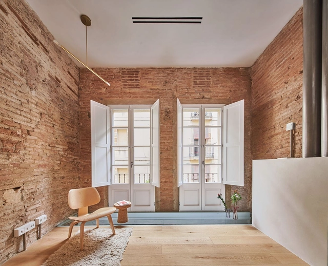 Casa BSP20 / Raúl Sánchez - Fotografía interior, En Detalle, Puerta, Fijación Vigas, Fachada, Sillas
