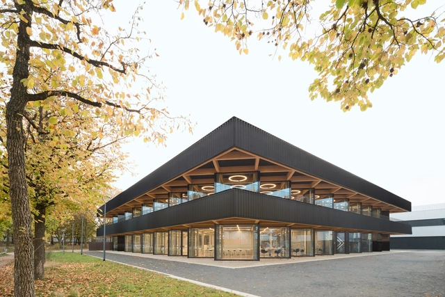 旋转45度，校园食堂与媒体中心 / wulf architekten - 建筑图, 教育建筑, 表皮, 森林