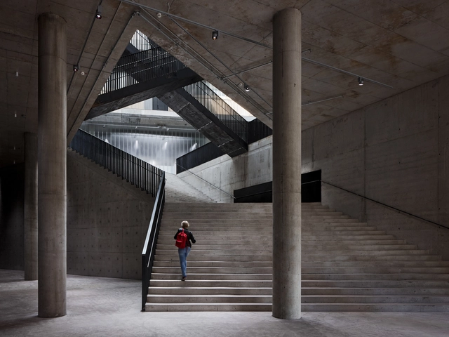 Universidad de las Artes de Helsinki / JKMM Architects - Fotografía interior, Reconversión, Escaleras, Pilares, Barandas, Fachada, Arco