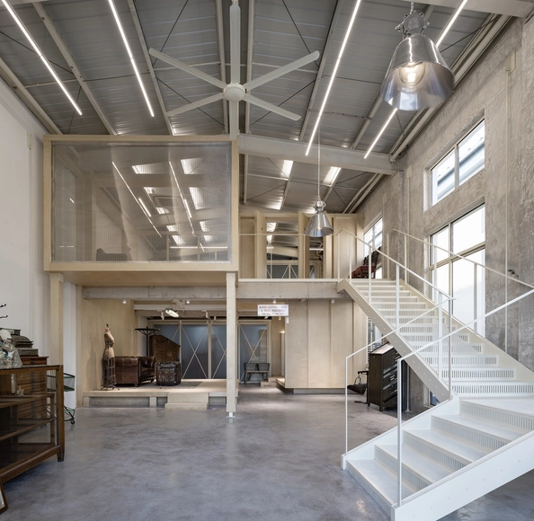 Labour Union / 三厘社 - 室内图, 工作室, 楼梯, 梁, 表皮, 扶手, 板凳