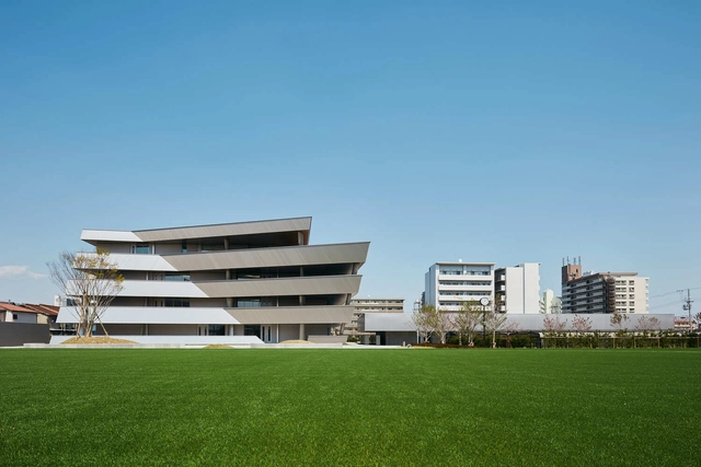 铝表皮光影变化，大阪学院附属高中 / 北川原温建筑都市研究所 - 建筑图, 大学, 表皮
