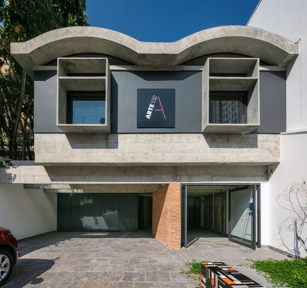Galería Arte 132 / Piratininga Arquitetos Associados - Fotografía exterior, Renovación, Fachada, Puerta