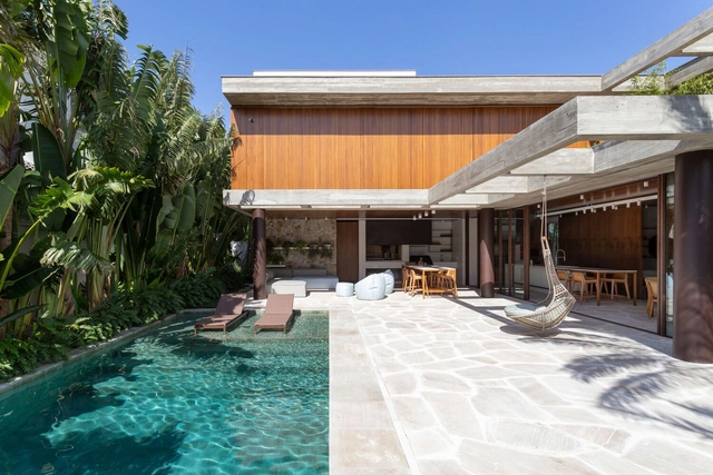 Casa FM / NV Arquitetura - Fotografia de Exterior, Casas, Pátio, Fachada, Porta, Cadeira
