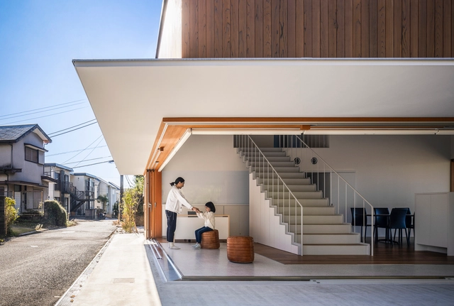 挑出屋檐，山顶集体住宅 / SOGO AUD - 室内图, 社区建筑, 楼梯, 表皮, 扶手