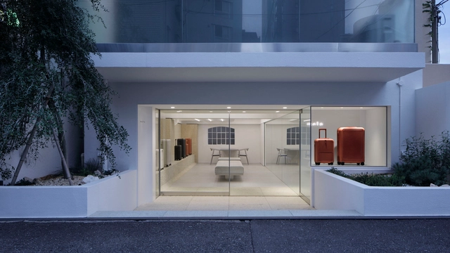 Moln Store / CASE-REAL - Exterior Photography, Retail Interiors, Courtyard, Door, Facade, Chair