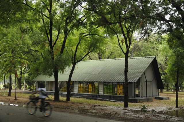  Swadhyay 阅览室 / BandukSmith Studio - 建筑图, 图书馆, 森林