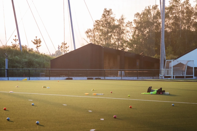 Polo Hockey Club’s Clubhouse Extension / Atelier TAG - Interior Photography, Sports Field