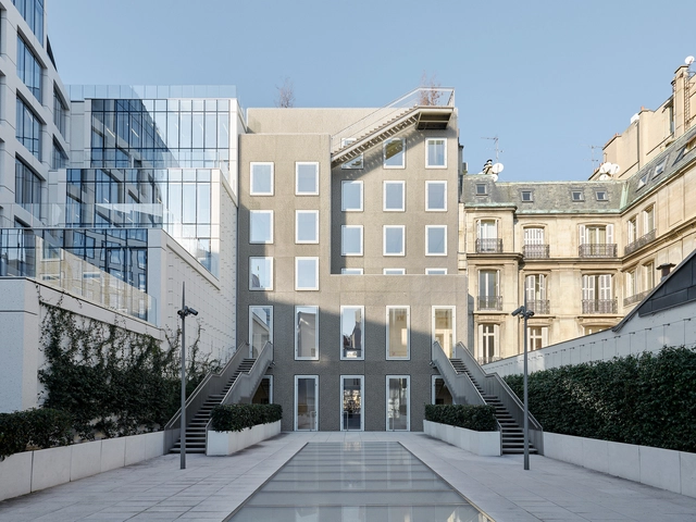 54 Montaigne Facade Intervention / FRESH Architectures - Exterior Photography, Store, Courtyard, Facade, Stairs