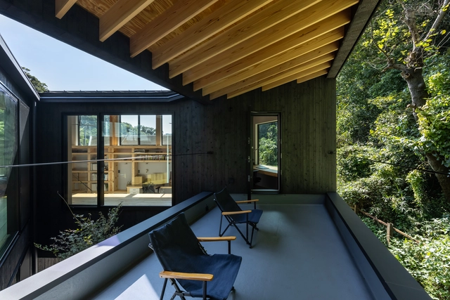 Casa Yamanone no ie / FUDO - Fotografía interior, Casas, Terraza, Fachada, Fijación Vigas, Sillas