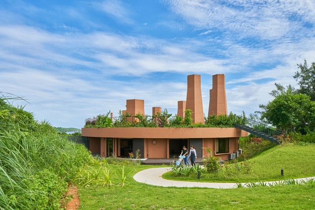 Centro de Acolhimento Wind Chimneys / Hiroshi Nakamura & NAP - Fotografia de Exterior, Arquitetura Hospitalar, Jardim, Fachada