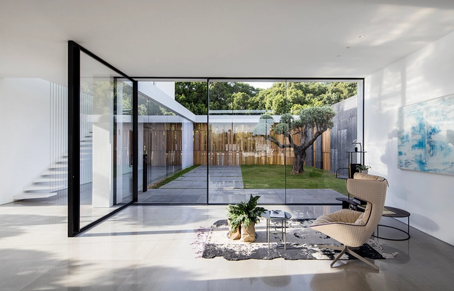 Minimalist Windows: Erasing the Boundary Between Indoors and Outdoors - Featured Image