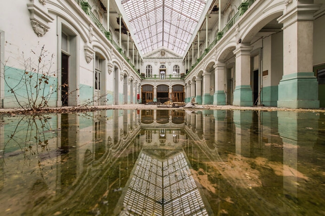 Fascination and Repulsion for the Aesthetics of Abandonment - Featured Image